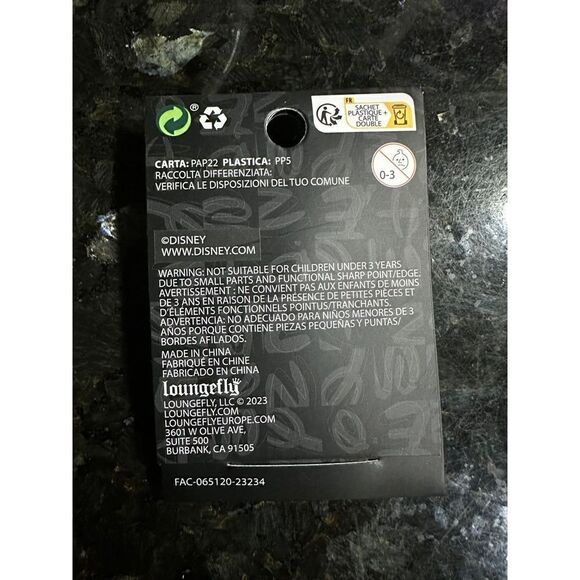 Loungefly Disney Big Hero 6 Baymax & Fish Enamel Pin - Picture 2 of 2